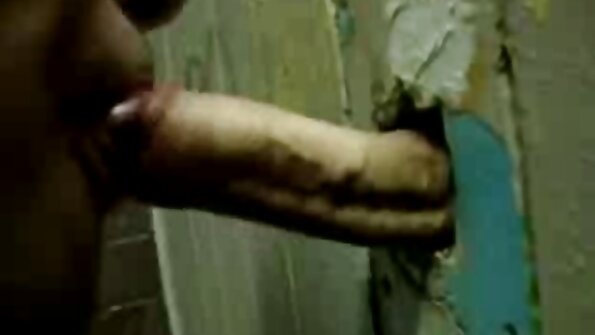 Büyük baştankara sarışın alır becerdin içinde banyo amatör evde porno